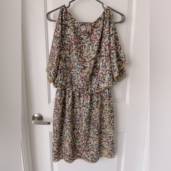 Trina Turk sequin bat wing dress! Multicoloured sequins on chiffon. Size 2 - Picture 3 of 6